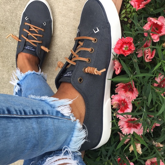 SPERRY TOP SIDER Navy Blue, fits more like a 7 - Picture 13 of 14